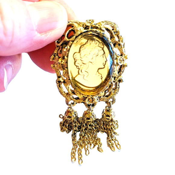Vintage Etched Reverse Carved Glass Cameo Brooch Pin Gold Tone Chain Tassels - Picture 5 of 7